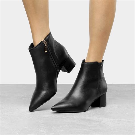 Bota Feminina Couro Legítimo Cano Curto Salto Preto.